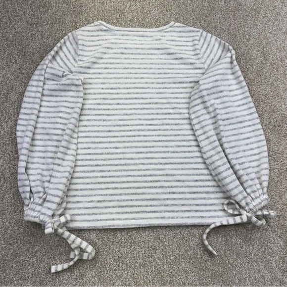 a.n.a Gray and White Knit Sweater Womens size XL - Picture 3 of 12